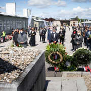 Befreiungsfeier 2021 - TeilnehmerInnen bei der Kranzniederlegung © MKÖ / Sebastian Philipp