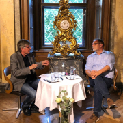 Willi Mernyi im Gespräch während der Verleihung des Elfriede-Grünberg-Preises © Rudi Spitzer
