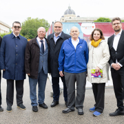 v.l.n.r.: Effi Purtscheller, Vertreter Verein GEDENKDIENST; Oskar Deutsch, Präsident Israelitische Kultusgemeinde Wien; Niki Kunrath, Initiative Jetzt Zeichen Setzen; Willi Mernyi, Vorsitzender Mauthausen Komitee Österreich; Mark Olsky, KZ-Überlebender und einer der drei "Mauthausen Babys"; Christa Bauer, Geschäftsführerin Mauthausen Komitee Österreich; Andreas Kranebitter, Wissenschaftlicher Leiter Dokumentationsarchiv des österreichischen Widerstandes © MKÖ/Alissar Najjar