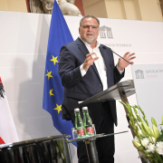 Willi Mernyi, Vorsitzender des Mauthausen Komitee Österreich, Hans Maršálek-Preis 2022 © Parlamentsdirektion / Johannes Zinner