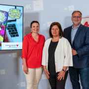 Christa Bauer, Renate Anderl und Willi Mernyi bei der Pressekonferenz Zivil.Courage.Online App © MKÖ/Jacqueline Godany