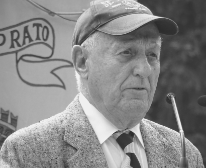 Porträtaufnahme des KZ-Überlebenden Andrew Sternberg während seiner Rede bei der Gedenk- und Befreiungsfeier in Ebensee 2014